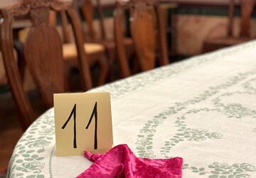 Krimispiel_Tuch_Tisch